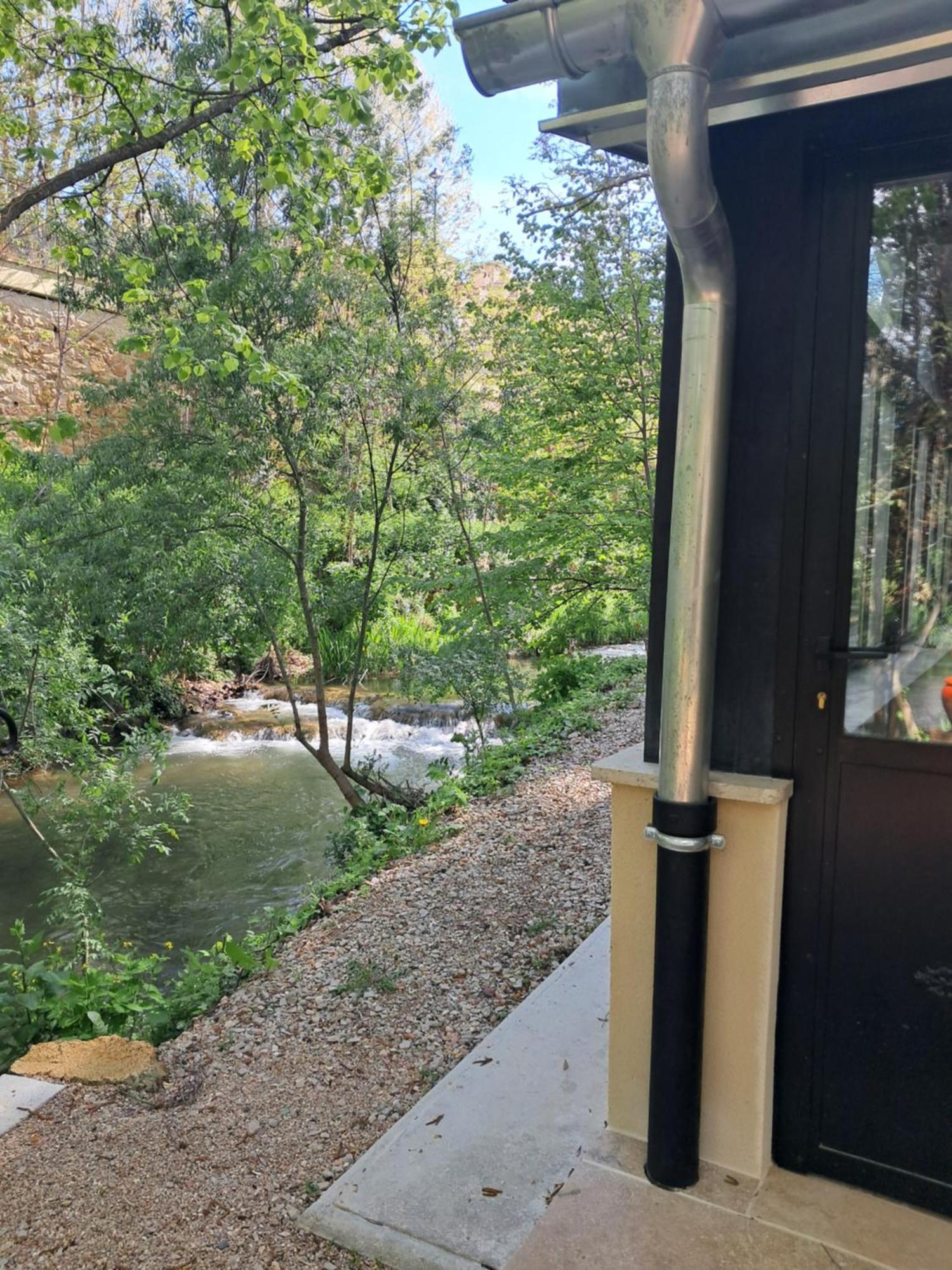Le Vieux Moulin De Jouques Bed and Breakfast Εξωτερικό φωτογραφία